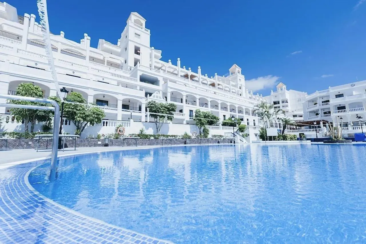 מלון דירות לוס כריסטיאנוס Hollywood Mirage - Excel Hotels & Resorts